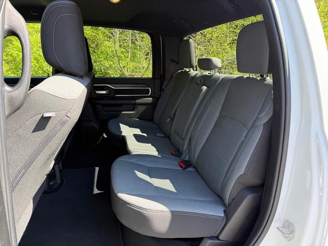 2024 Ram 3500 Big Horn Crew Cab 4x4 8' Box