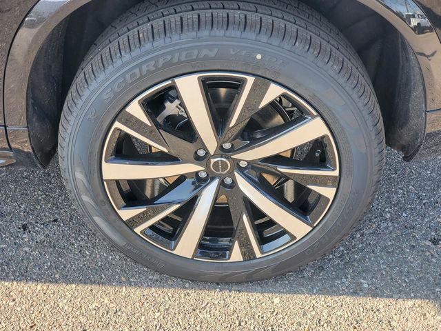 2026 Volvo XC90 Core, B5 AWD Gas (mild hybrid), Gasoline, Bright, 7 Seats