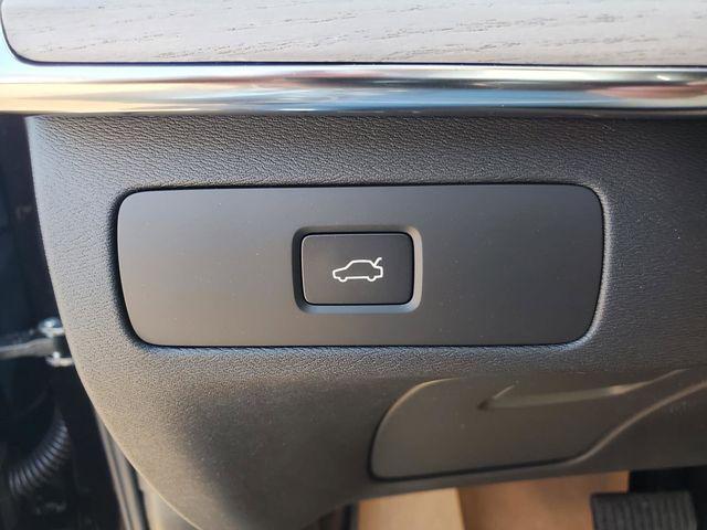 2026 Volvo XC90 Core, B5 AWD Gas (mild hybrid), Gasoline, Bright, 7 Seats