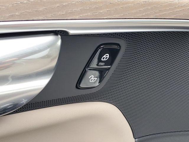 2026 Volvo XC90 Plus, B5 AWD Gas (mild hybrid), Gasoline, Bright, 7 Seats