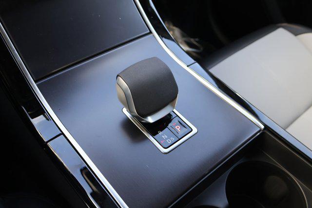 2026 Land Rover Range Rover Velar P250 Dynamic SE