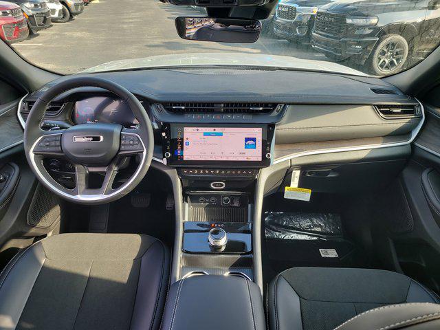 2026 Jeep Grand Cherokee Altitude 4x2