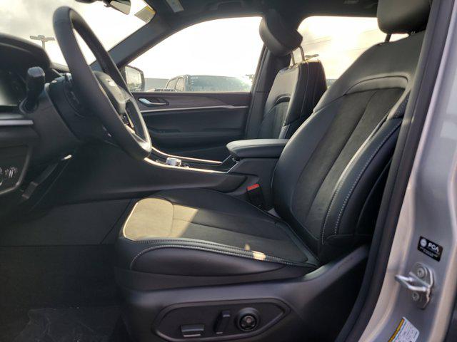 2026 Jeep Grand Cherokee Altitude 4x2