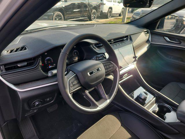 2026 Jeep Grand Cherokee Altitude 4x2