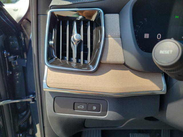 2026 Volvo XC90 Plug-In Hybrid Core, T8 AWD, Electric/Gasoline, Bright, 7 Seats