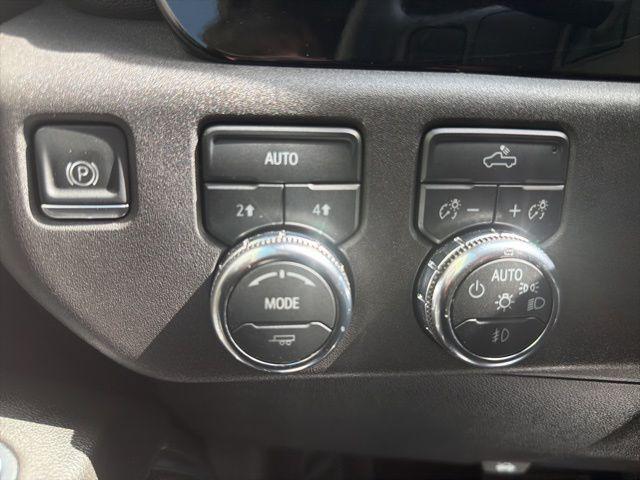2024 GMC Sierra 1500 4WD Crew Cab Short Box Elevation with 3VL