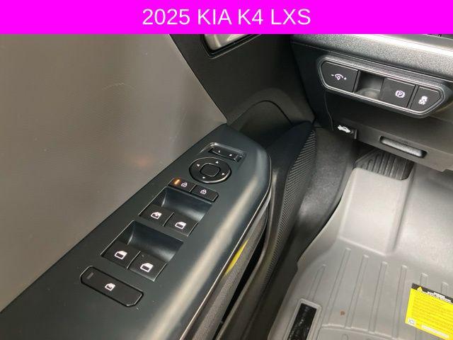 2025 Kia K4 LXS