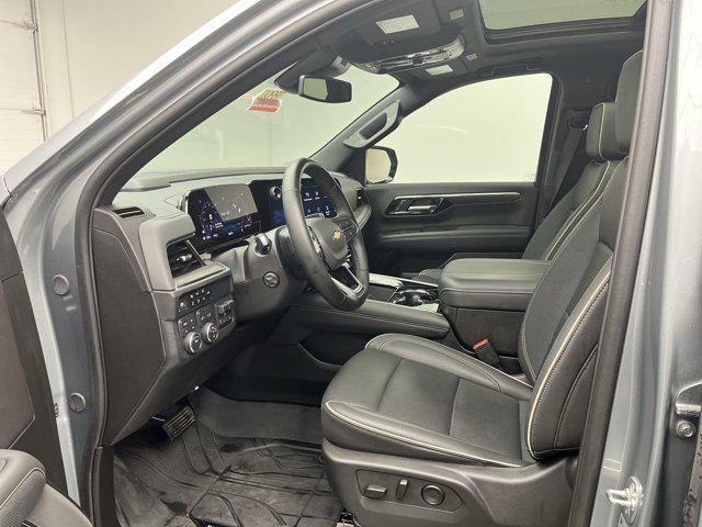 2025 Chevrolet Suburban 4WD Premier