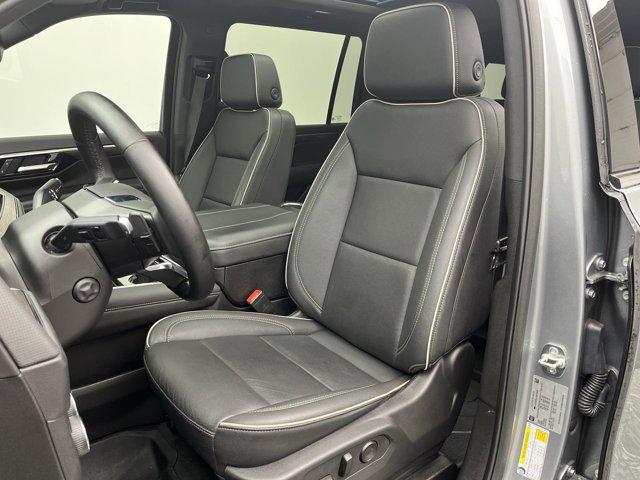 2025 Chevrolet Suburban 4WD Premier