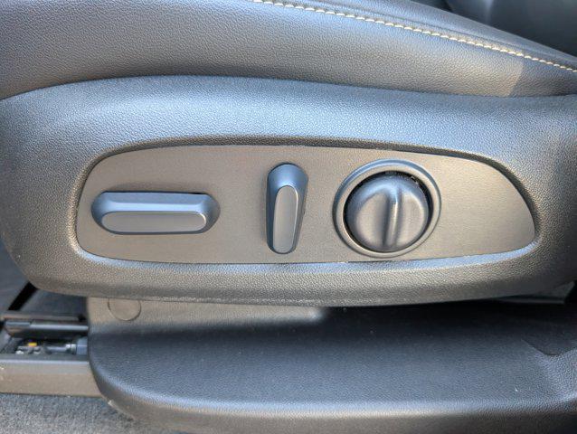 2023 Chevrolet Traverse AWD LT Leather