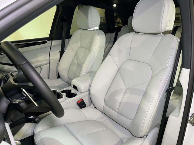 2026 Porsche Macan Unknown
