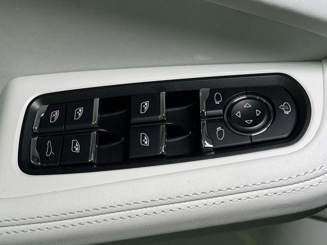 2026 Porsche Macan Unknown