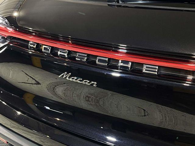 2025 Porsche Macan Unknown