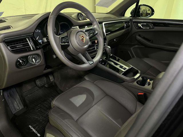 2025 Porsche Macan Unknown