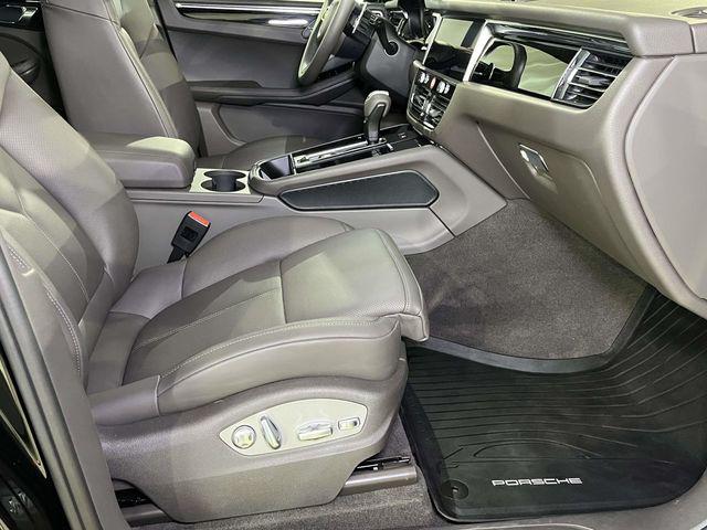 2025 Porsche Macan Unknown