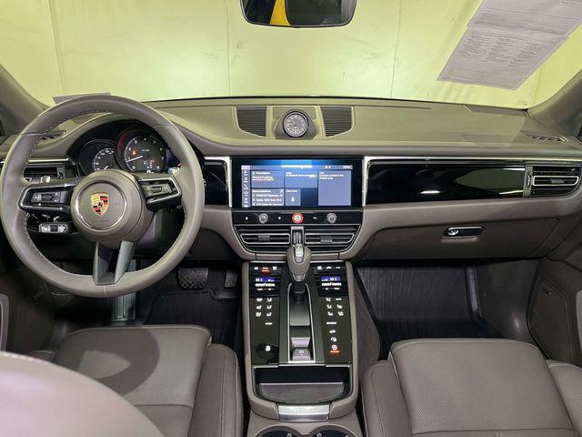 2025 Porsche Macan Unknown