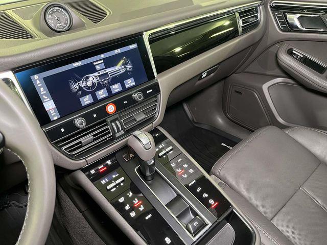 2025 Porsche Macan Unknown