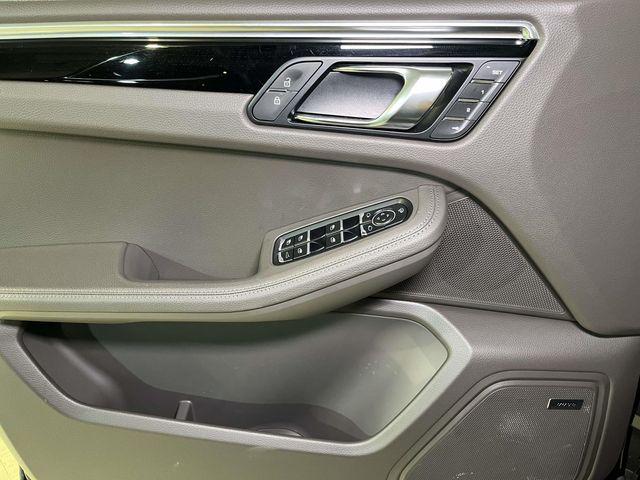 2025 Porsche Macan Unknown