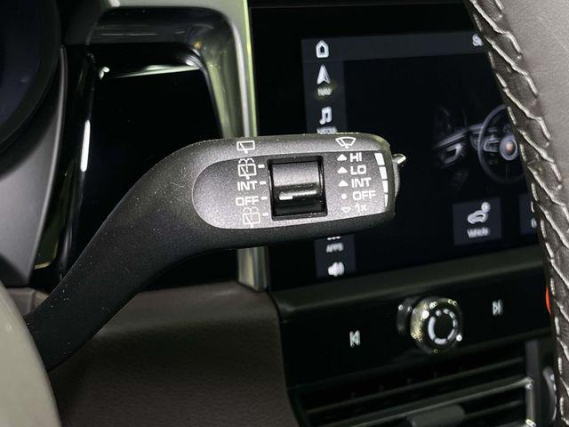 2025 Porsche Macan Unknown