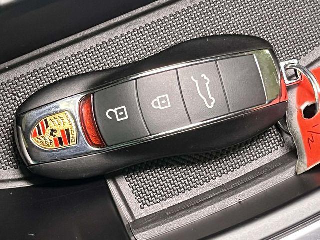 2025 Porsche Macan Unknown