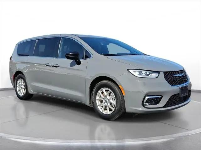 2025 Chrysler Pacifica Select for sale in Beavercreek, OH