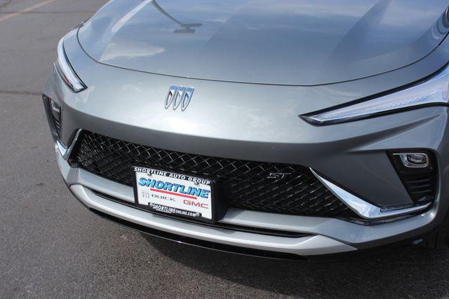 2026 Buick NV Sport Touring FWD