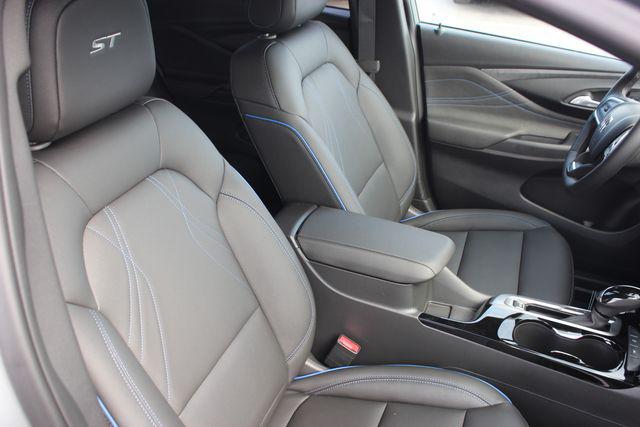 2026 Buick NV Sport Touring FWD
