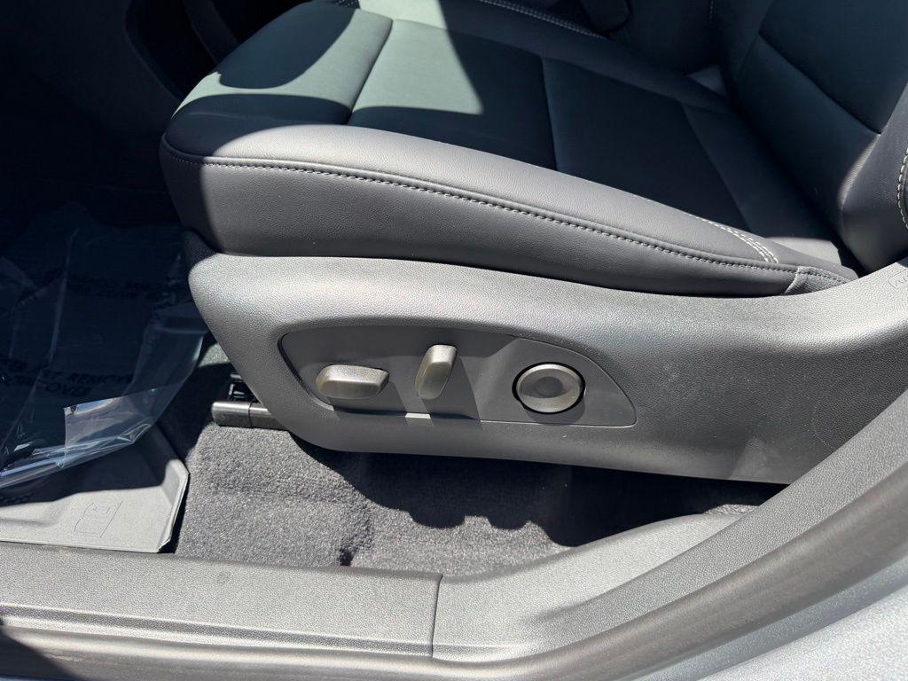 2026 GMC Acadia Elevation - Photo 11