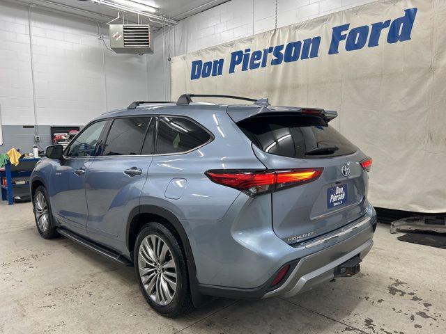 2021 Toyota Highlander Hybrid Platinum