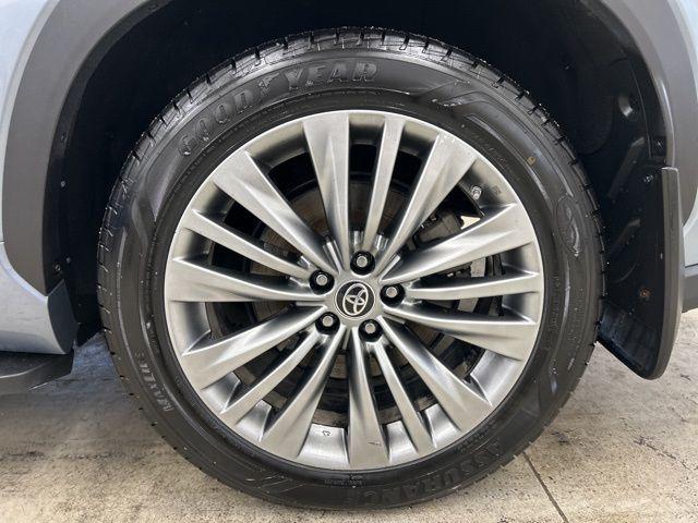2021 Toyota Highlander Hybrid Platinum