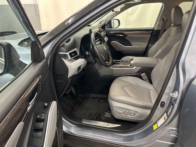 2021 Toyota Highlander Hybrid Platinum