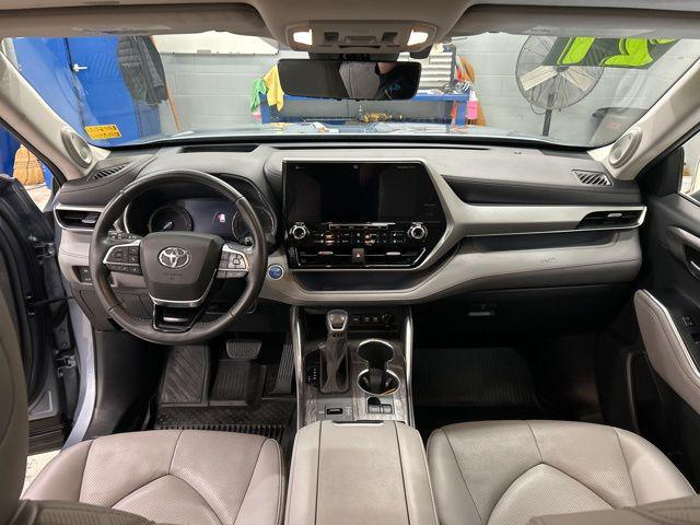 2021 Toyota Highlander Hybrid Platinum