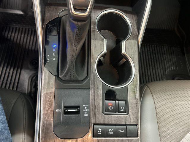 2021 Toyota Highlander Hybrid Platinum