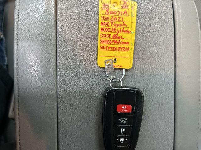 2021 Toyota Highlander Hybrid Platinum
