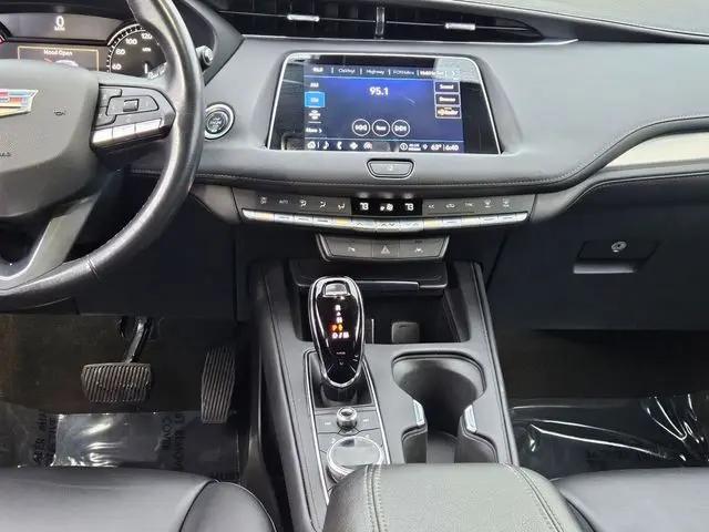 2023 Cadillac XT4 AWD Premium Luxury