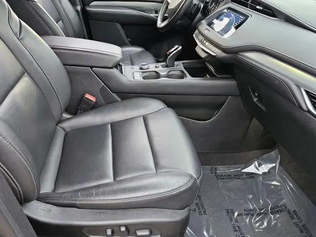 2023 Cadillac XT4 AWD Premium Luxury