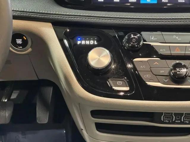 2024 Chrysler Pacifica Hybrid Select