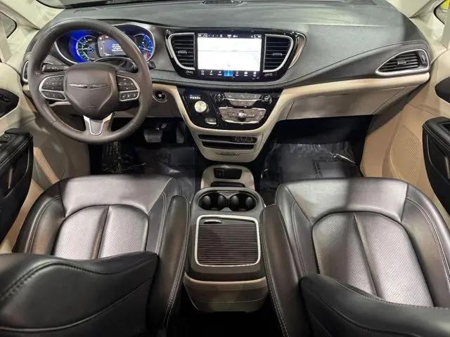 2024 Chrysler Pacifica Hybrid Select