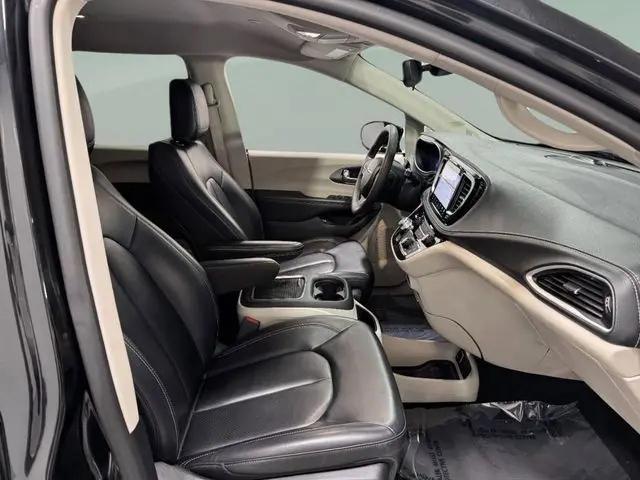 2024 Chrysler Pacifica Hybrid Select