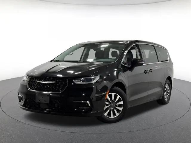 2024 Chrysler Pacifica Hybrid Select for sale in Creve Coeur, MO