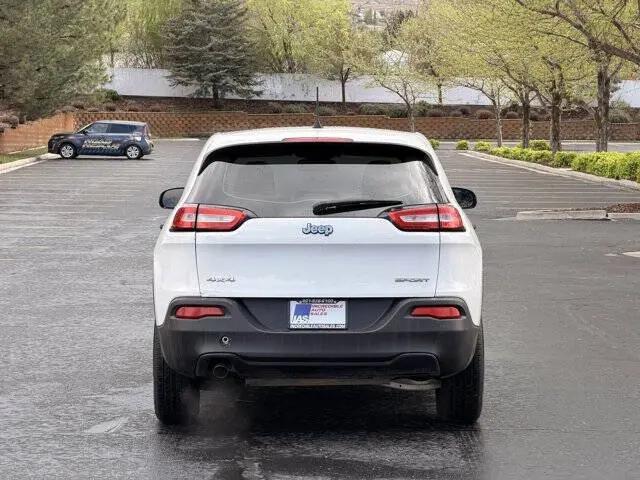 2016 Jeep Cherokee Sport