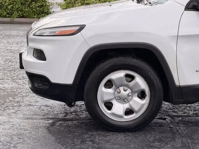 2016 Jeep Cherokee Sport