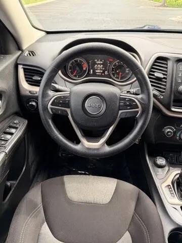 2016 Jeep Cherokee Sport