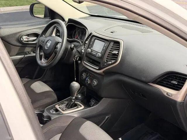 2016 Jeep Cherokee Sport