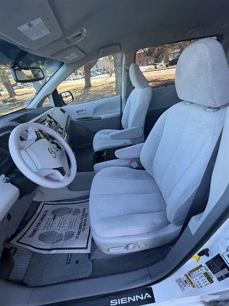 2012 Toyota Sienna LE V6 8 Passenger