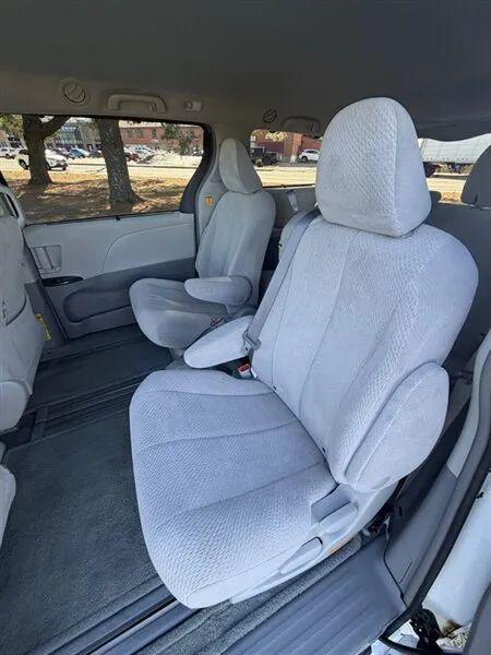 2012 Toyota Sienna LE V6 8 Passenger