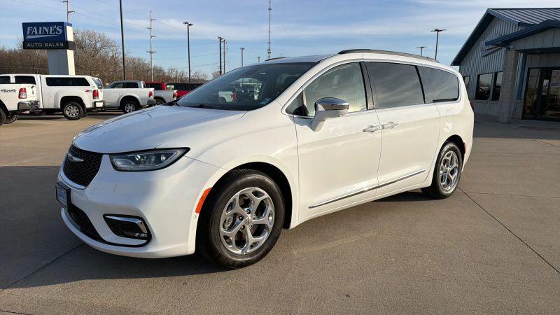 2022 Chrysler Pacifica Limited for sale in Springfield, IL
