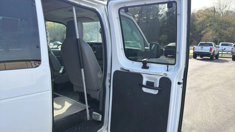 2009 Ford E-350 Super Duty Commercial