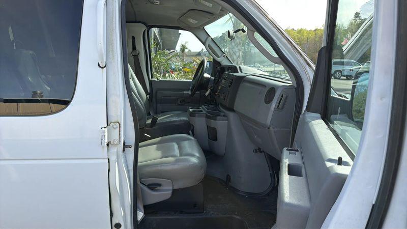 2009 Ford E-350 Super Duty Commercial