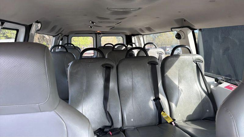 2009 Ford E-350 Super Duty Commercial
